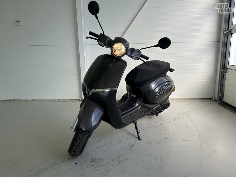 2020 m Motoroleris / Mopedas